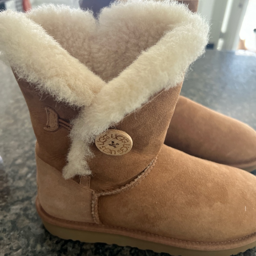 Ugg Bailey Button - image 4